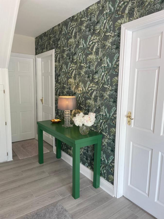 גלוואיי Luxury Apartment, Bed And Breakfast מראה חיצוני תמונה